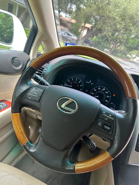 2010 Lexus RX 3rd Gen - Image 10 of 17