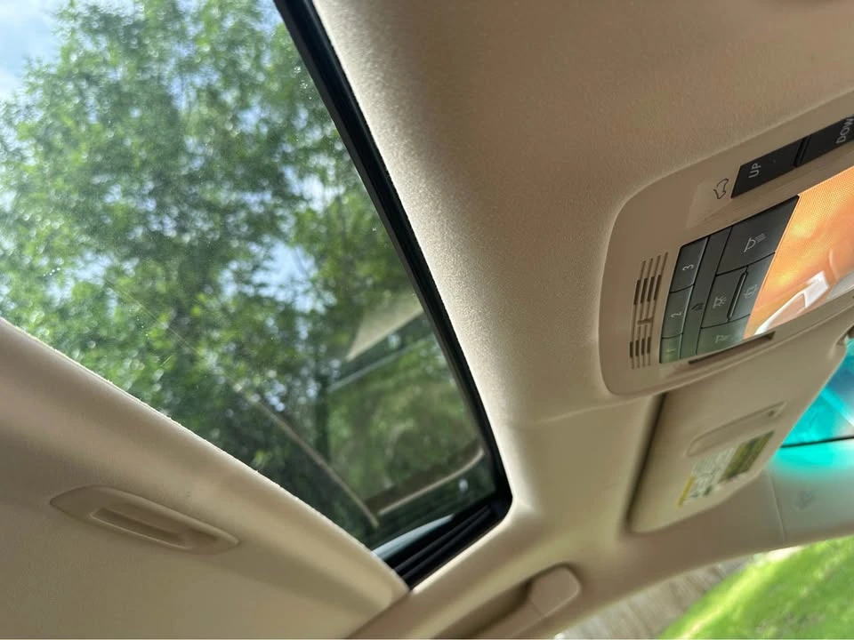 2010 Lexus RX 3rd Gen - Image 11 of 17