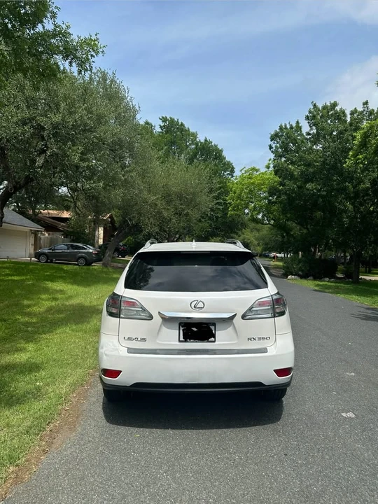2010 Lexus RX 3rd Gen - Image 16 of 17