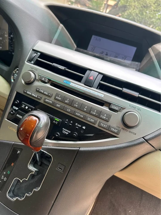 2010 Lexus RX 3rd Gen - Image 8 of 17
