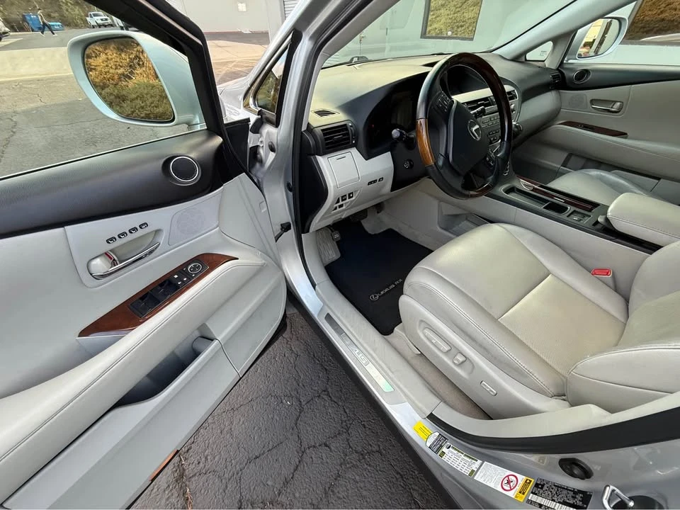 2010 Lexus RX 3rd Gen - Image 10 of 16