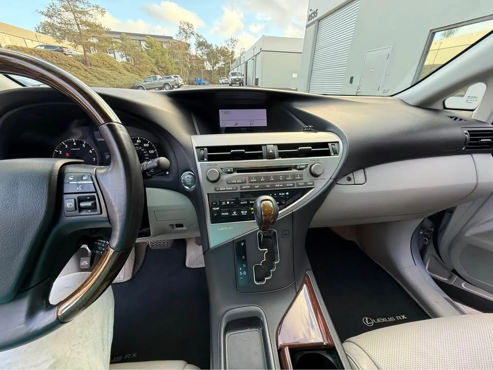 2010 Lexus RX 3rd Gen - Image 12 of 16