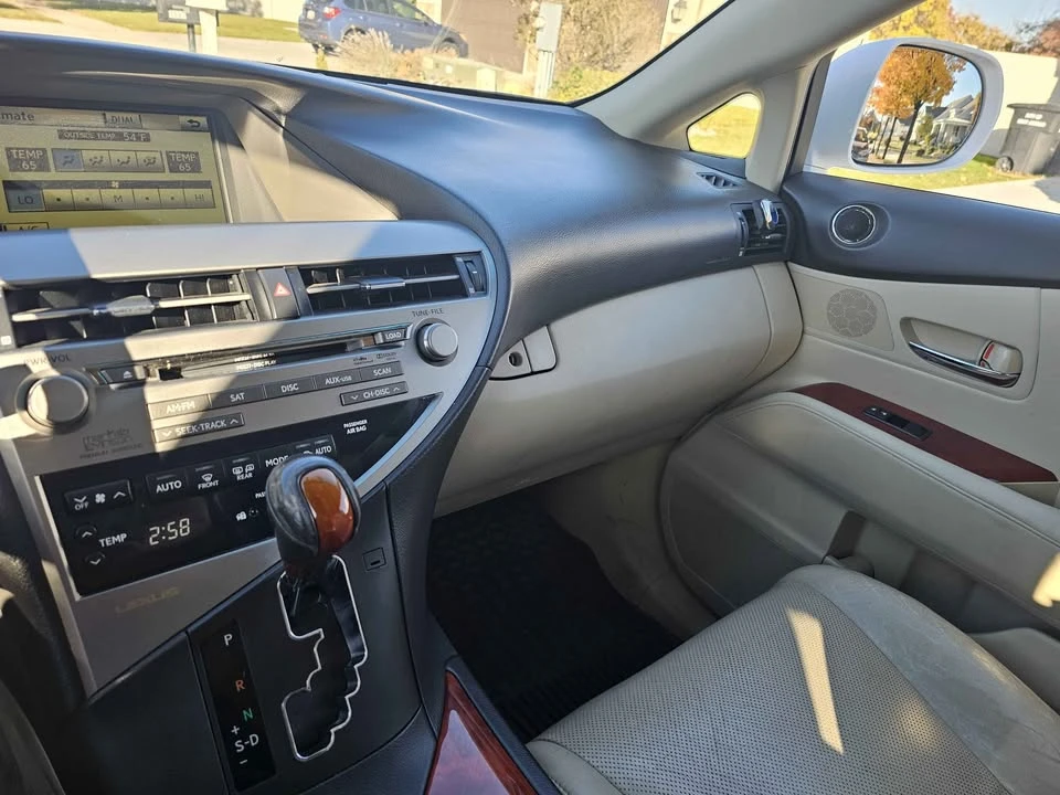 2010 Lexus RX 3rd Gen - Image 11 of 15