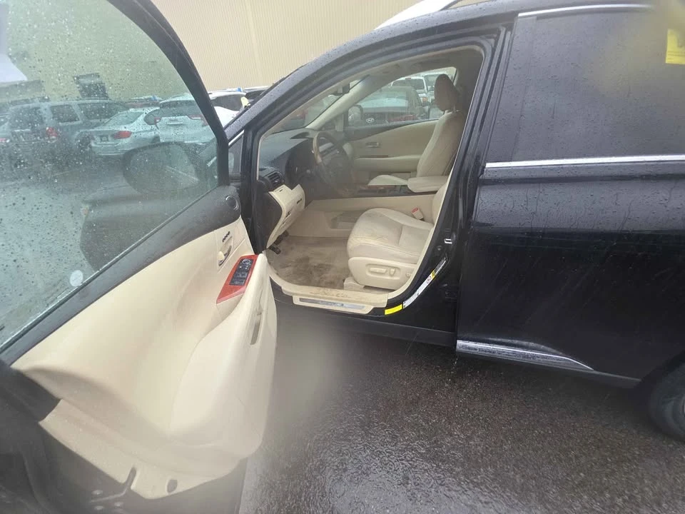 2010 Lexus RX 3rd Gen - Image 3 of 11