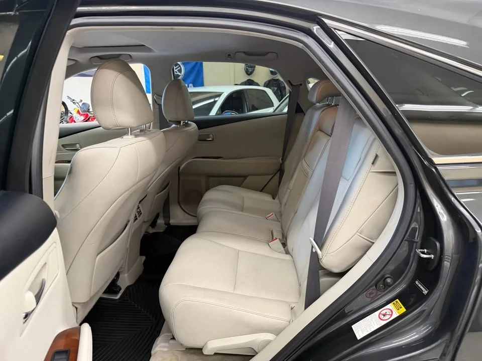 2010 Lexus RX 3rd Gen - Image 6 of 10