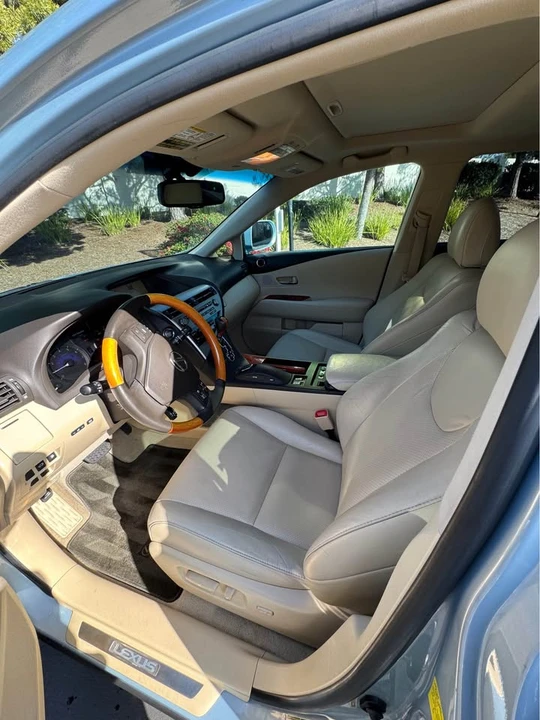 2010 Lexus RX 3rd Gen - Image 5 of 8