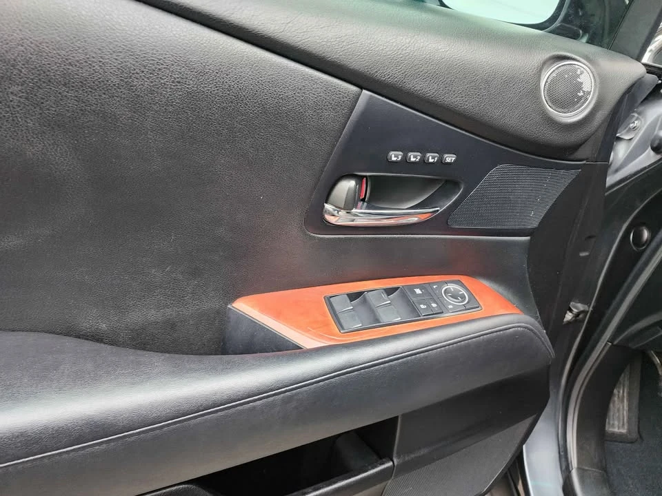 2010 Lexus RX 3rd Gen - Image 6 of 12