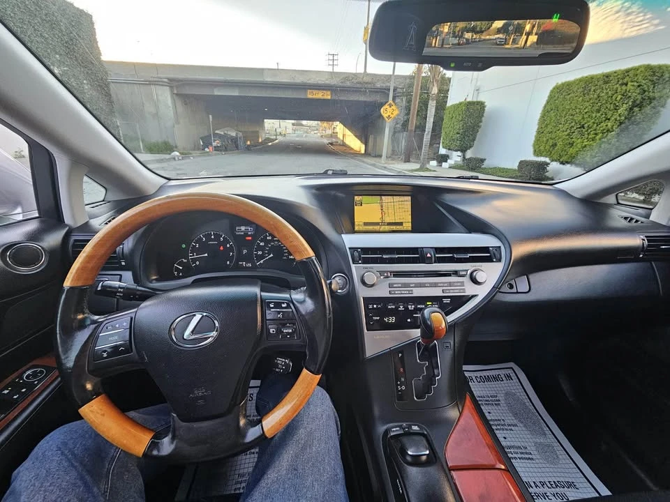 2010 Lexus RX 3rd Gen - Image 11 of 15