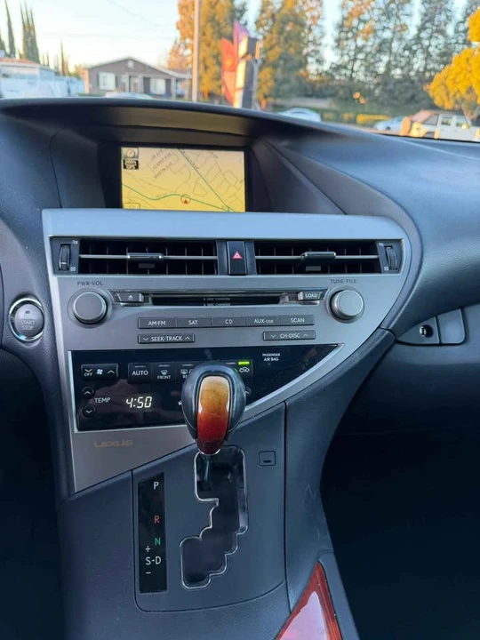 2010 Lexus RX 3rd Gen - Image 10 of 16