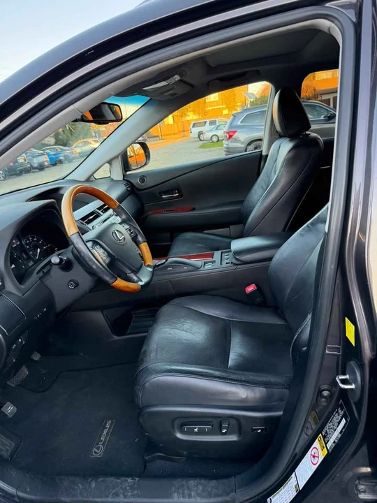 2010 Lexus RX 3rd Gen - Image 12 of 16