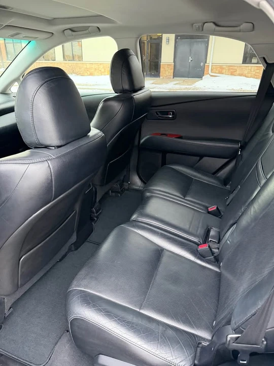 2010 Lexus RX 3rd Gen - Image 16 of 20