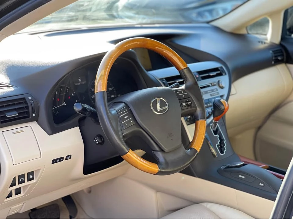 2010 Lexus RX 3rd Gen - Image 18 of 20