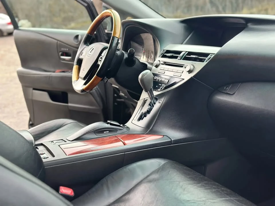 2010 Lexus RX 3rd Gen - Image 17 of 19