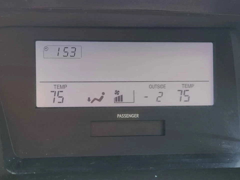 2010 Lexus RX 3rd Gen - Image 7 of 17