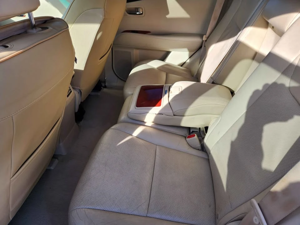 2010 Lexus RX 3rd Gen - Image 16 of 17