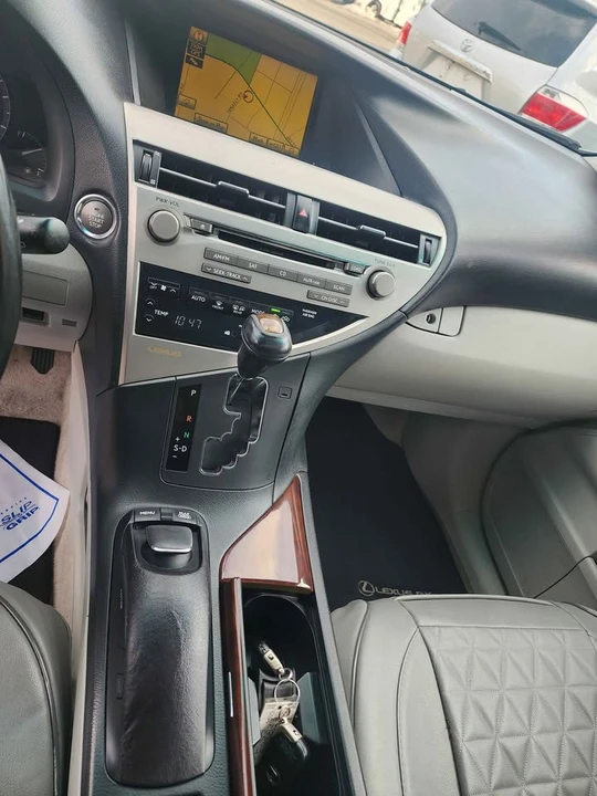 2010 Lexus RX 3rd Gen - Image 12 of 17