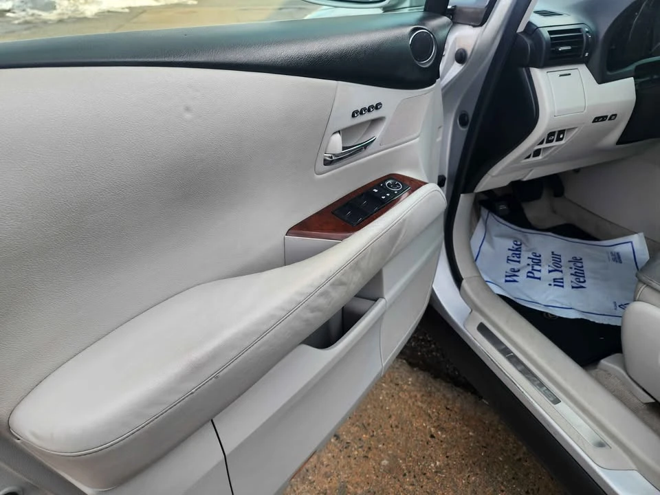 2010 Lexus RX 3rd Gen - Image 10 of 17