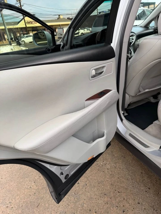 2010 Lexus RX 3rd Gen - Image 11 of 19