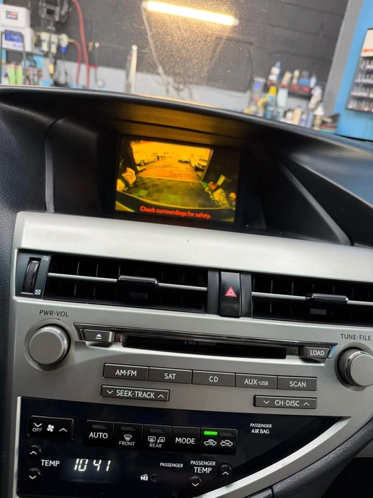 2010 Lexus RX 3rd Gen - Image 16 of 19