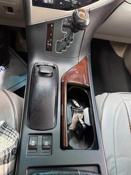 2010 Lexus RX 3rd Gen - Image 15 of 19