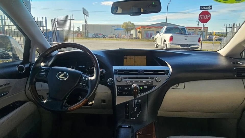 2010 Lexus RX 3rd Gen - Image 13 of 16