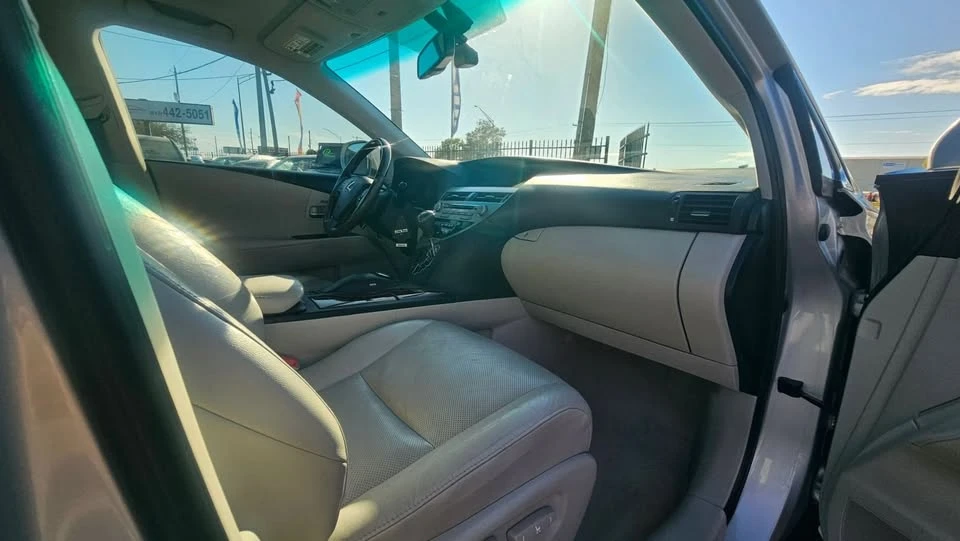 2010 Lexus RX 3rd Gen - Image 11 of 16