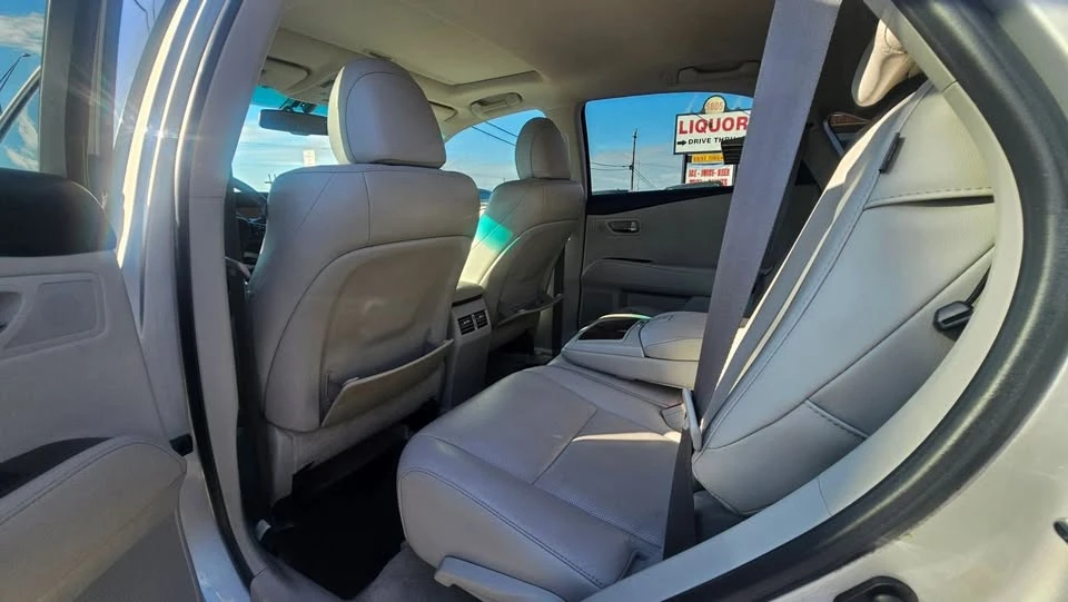 2010 Lexus RX 3rd Gen - Image 9 of 16