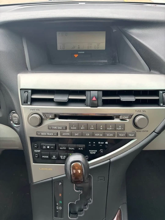 2010 Lexus RX 3rd Gen - Image 14 of 19