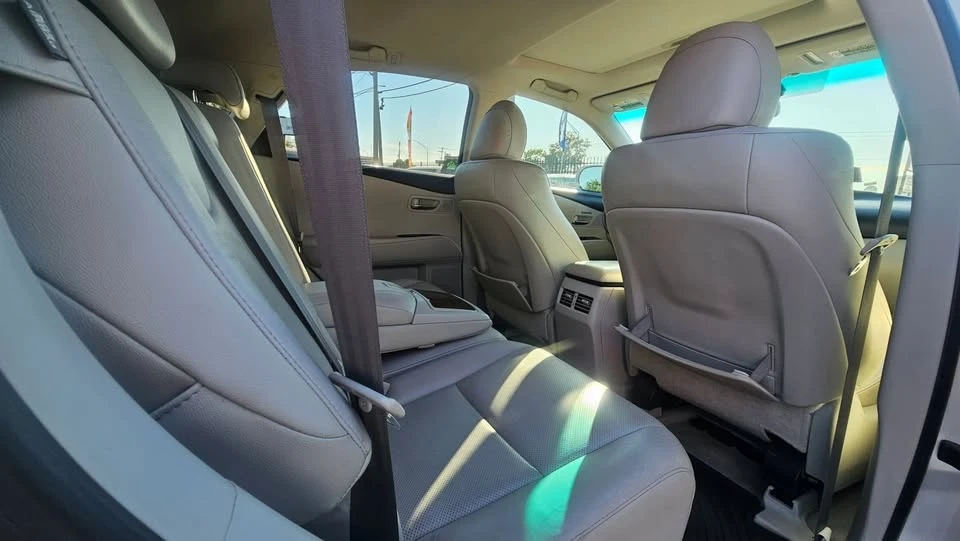 2010 Lexus RX 3rd Gen - Image 10 of 16