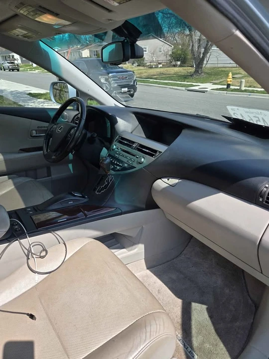 2010 Lexus RX 3rd Gen - Image 9 of 13