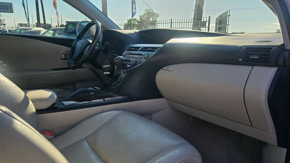 2010 Lexus RX 3rd Gen - Image 12 of 16