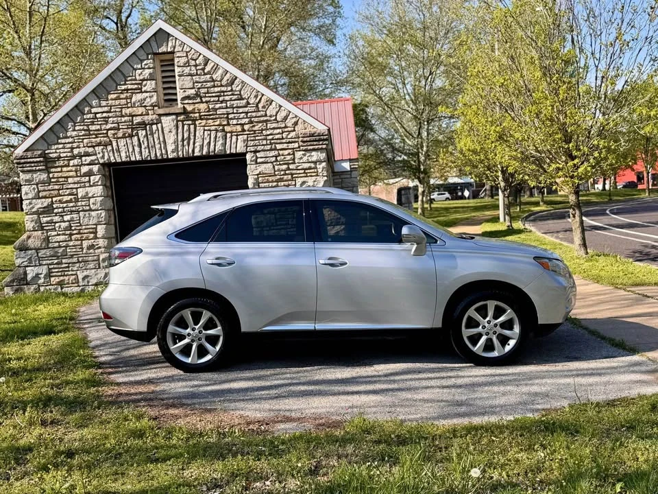 2010 Lexus RX 3rd Gen - Image 9 of 20