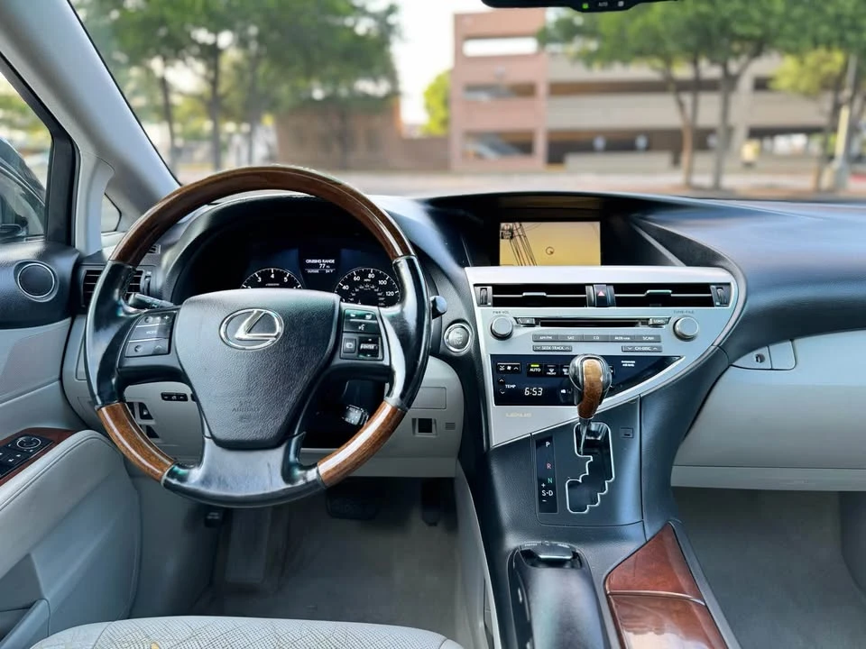 2010 Lexus RX 3rd Gen - Image 11 of 20