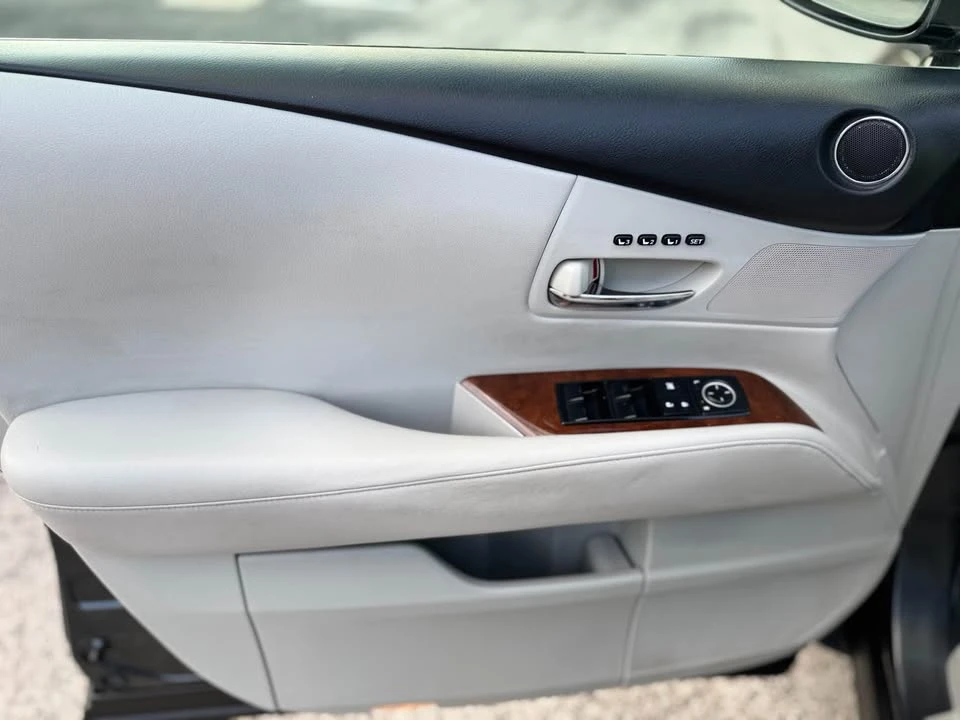 2010 Lexus RX 3rd Gen - Image 9 of 20