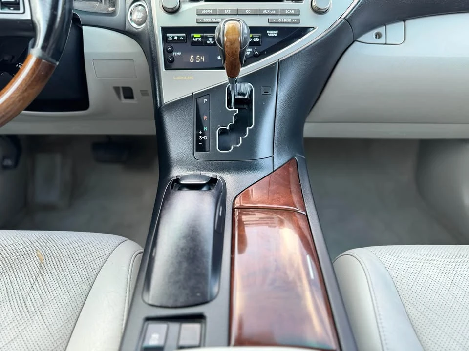 2010 Lexus RX 3rd Gen - Image 14 of 20