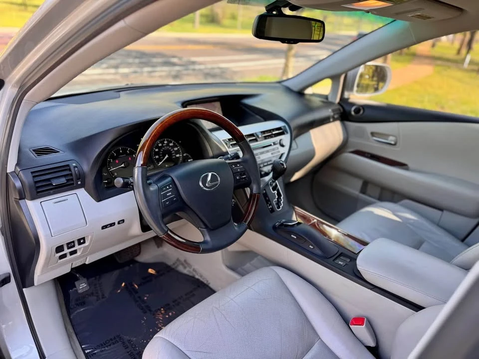 2010 Lexus RX 3rd Gen - Image 12 of 20