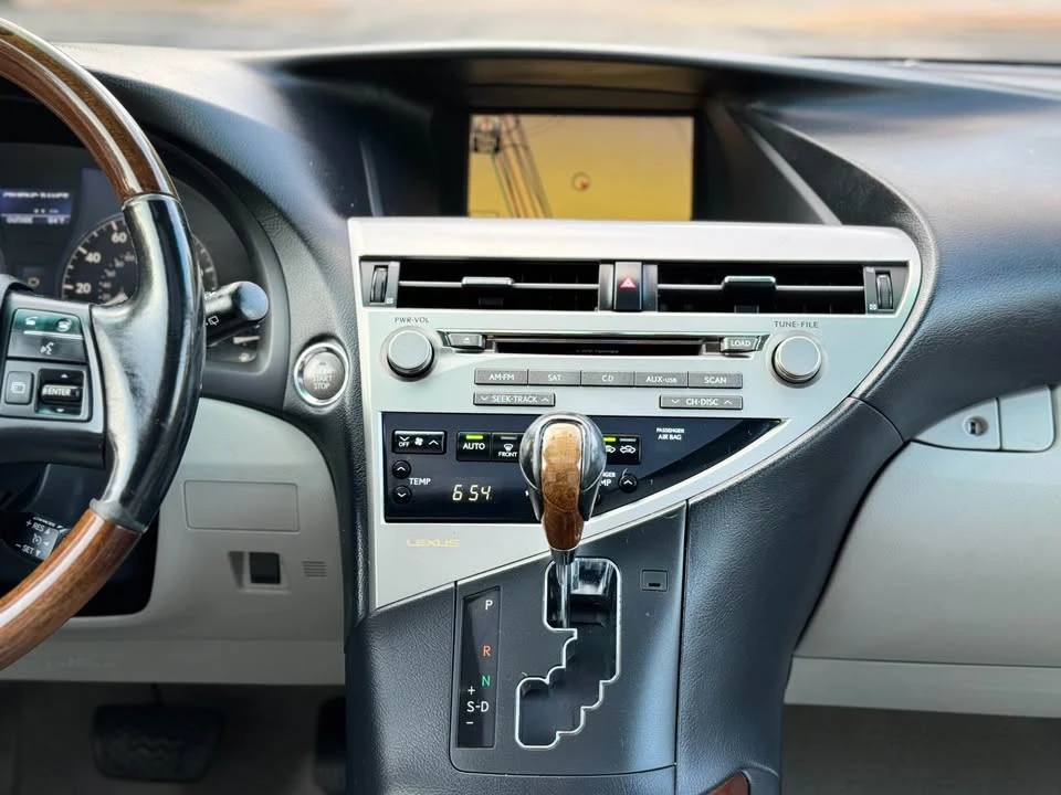 2010 Lexus RX 3rd Gen - Image 13 of 20
