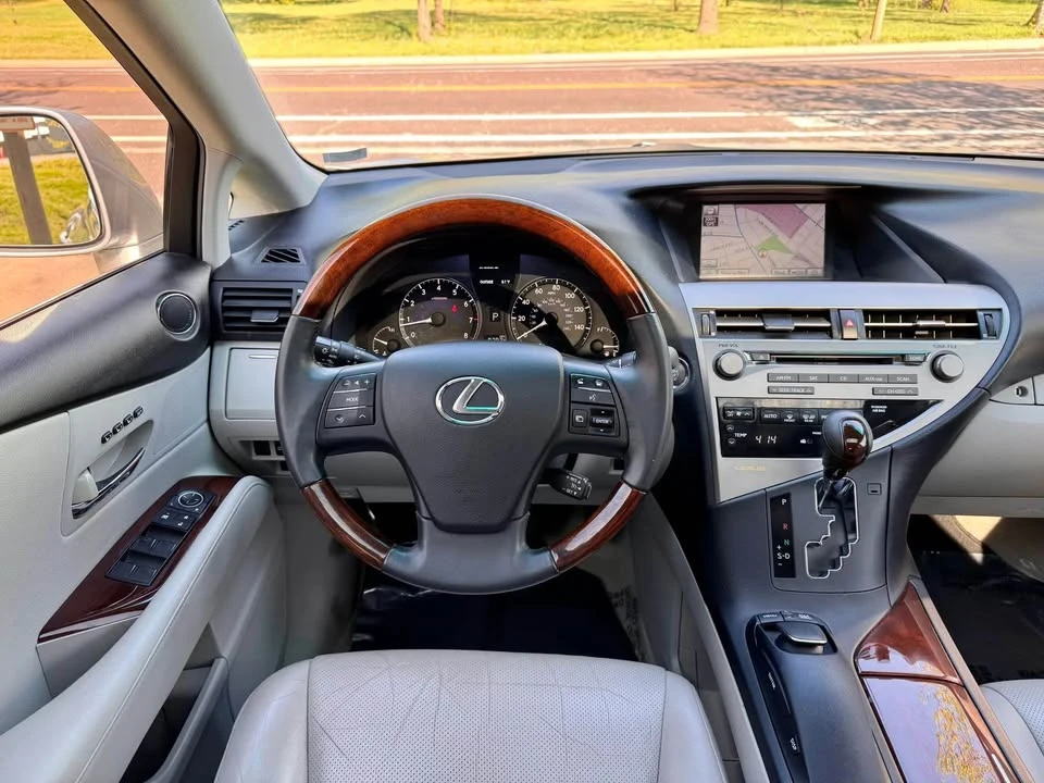 2010 Lexus RX 3rd Gen - Image 19 of 20