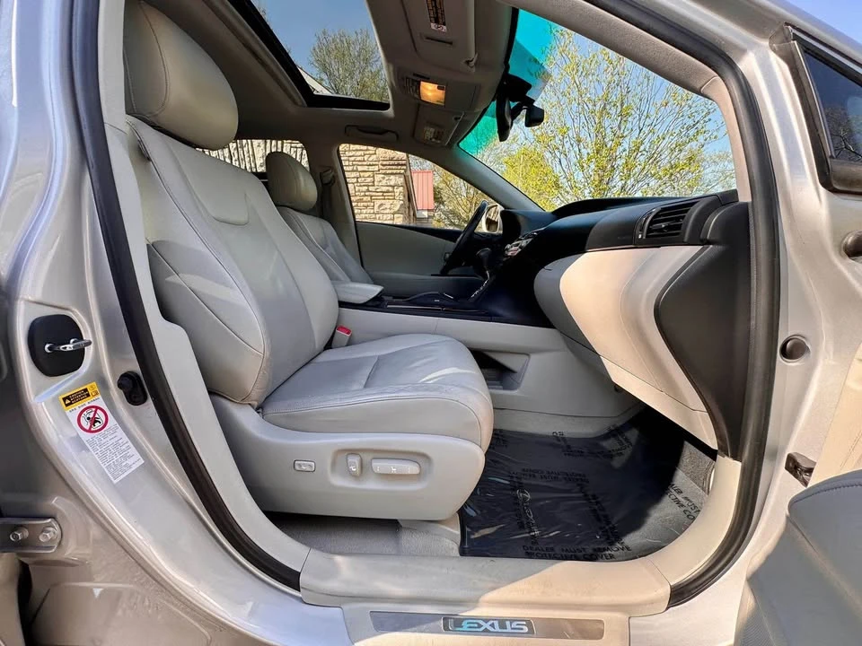 2010 Lexus RX 3rd Gen - Image 18 of 20