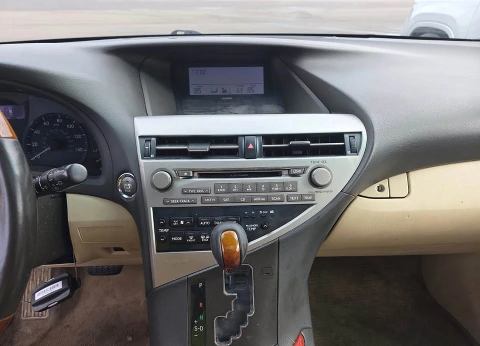 2010 Lexus RX 3rd Gen - Image 10 of 13