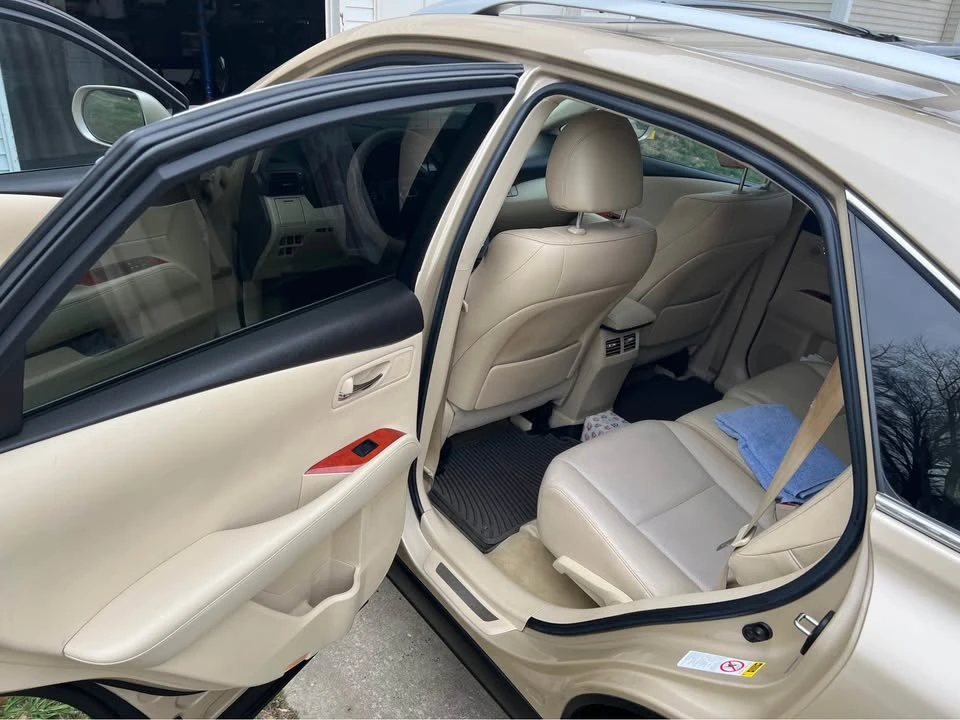 2010 Lexus RX 3rd Gen - Image 10 of 17