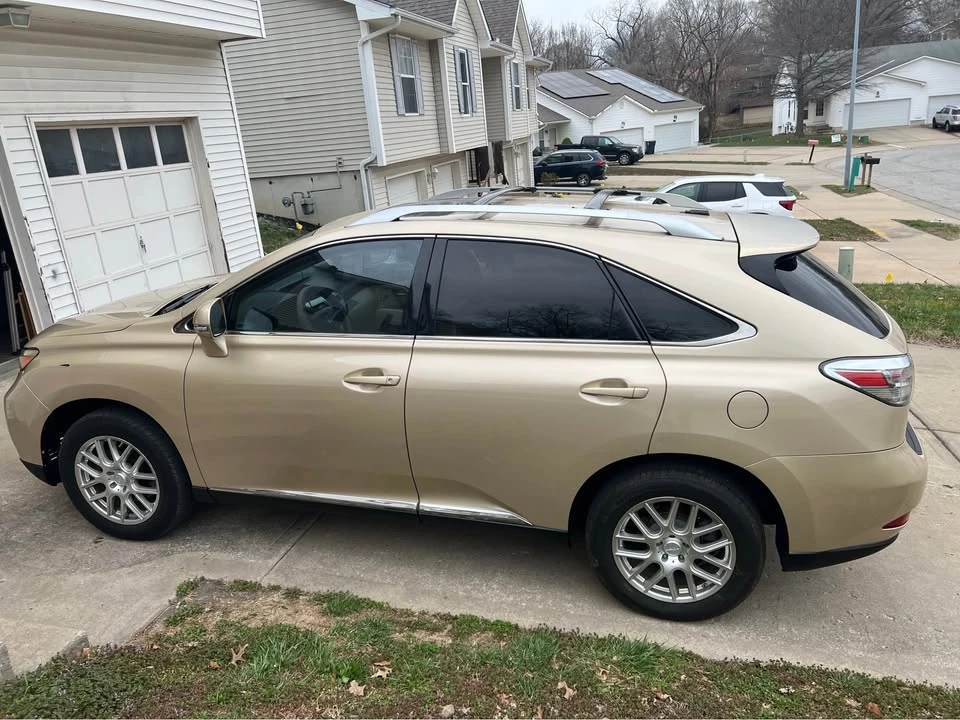 2010 Lexus RX 3rd Gen - Image 4 of 17