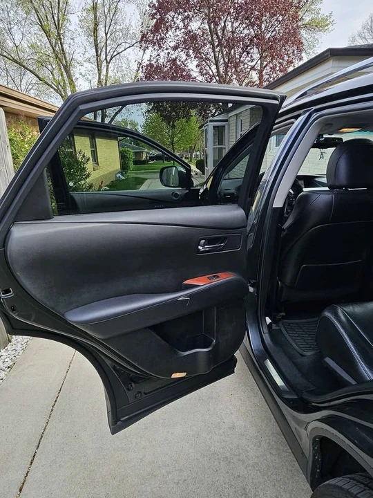 2010 Lexus RX 3rd Gen - Image 11 of 15