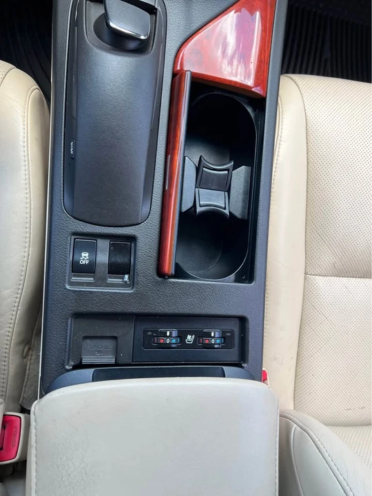 2010 Lexus RX 3rd Gen - Image 16 of 17