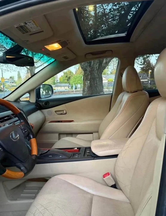 2010 Lexus RX 3rd Gen - Image 9 of 11