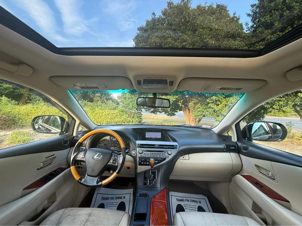 2010 Lexus RX 3rd Gen - Image 14 of 16