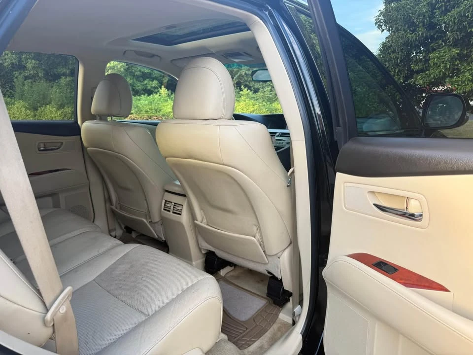 2010 Lexus RX 3rd Gen - Image 11 of 16