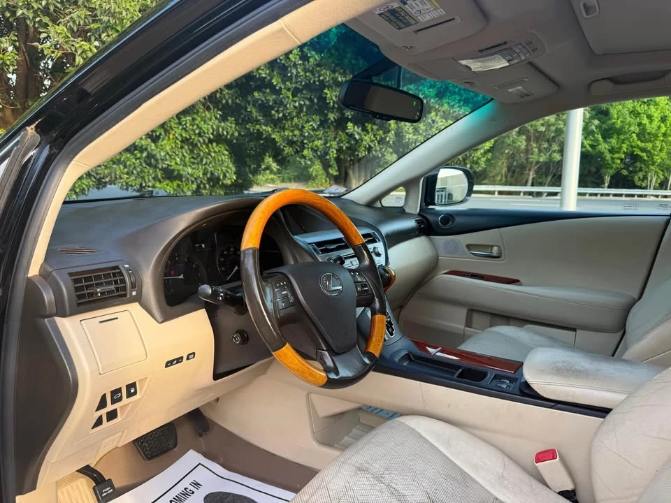2010 Lexus RX 3rd Gen - Image 15 of 16