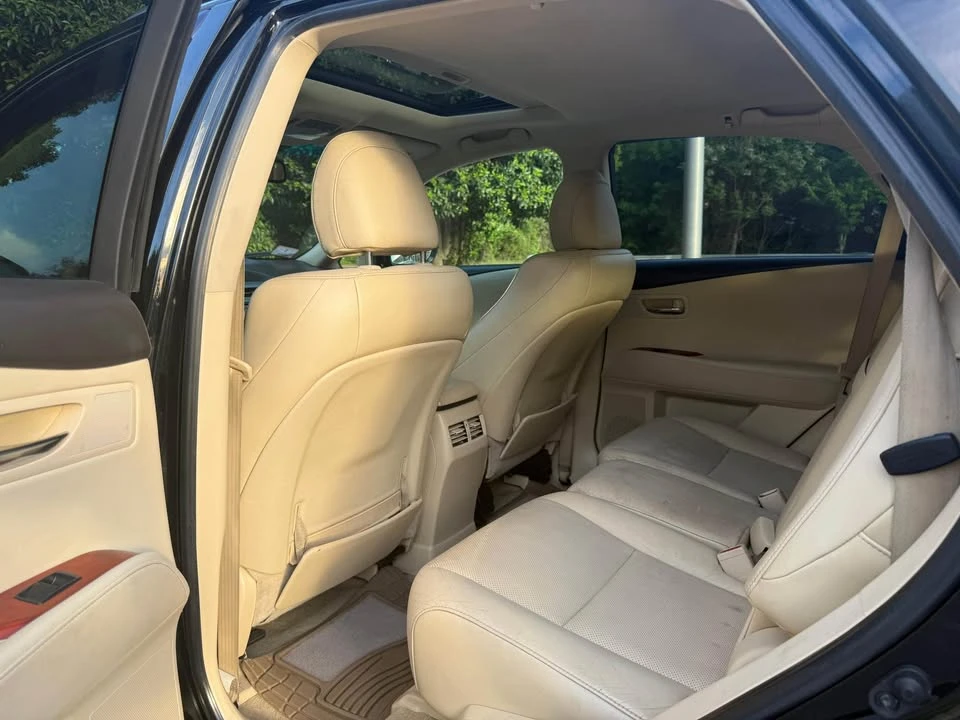 2010 Lexus RX 3rd Gen - Image 10 of 16