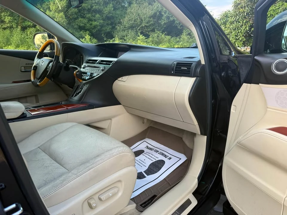 2010 Lexus RX 3rd Gen - Image 12 of 16
